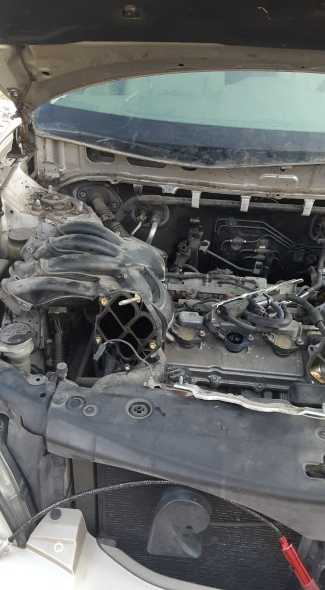 Everett mobile mechanic diagnosing an engine at a customer's home