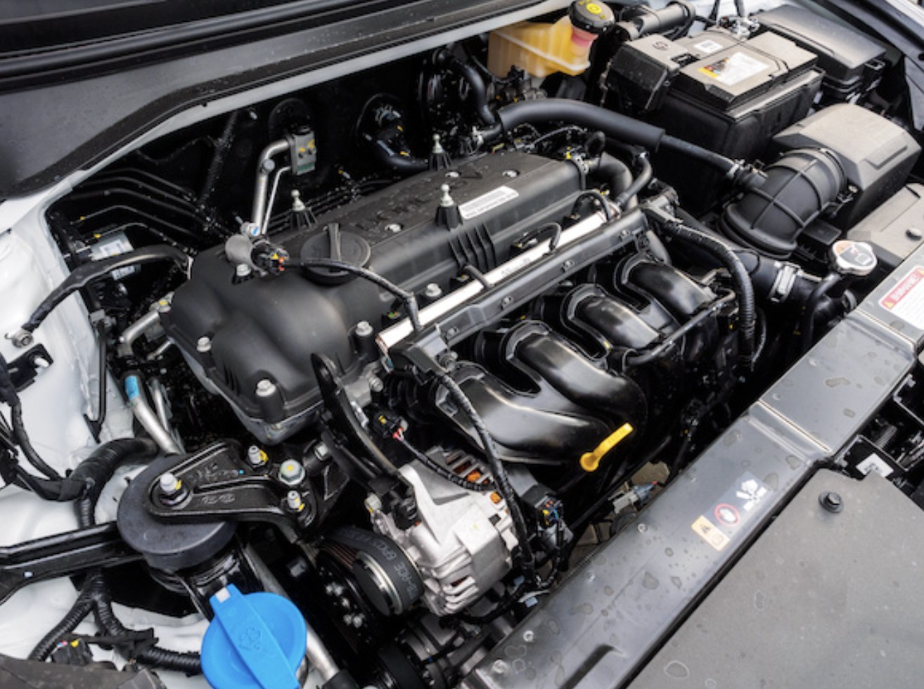 Everett mobile mechanic inspecting a clean engine bay